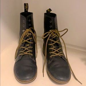 Dr martens boots in size 6